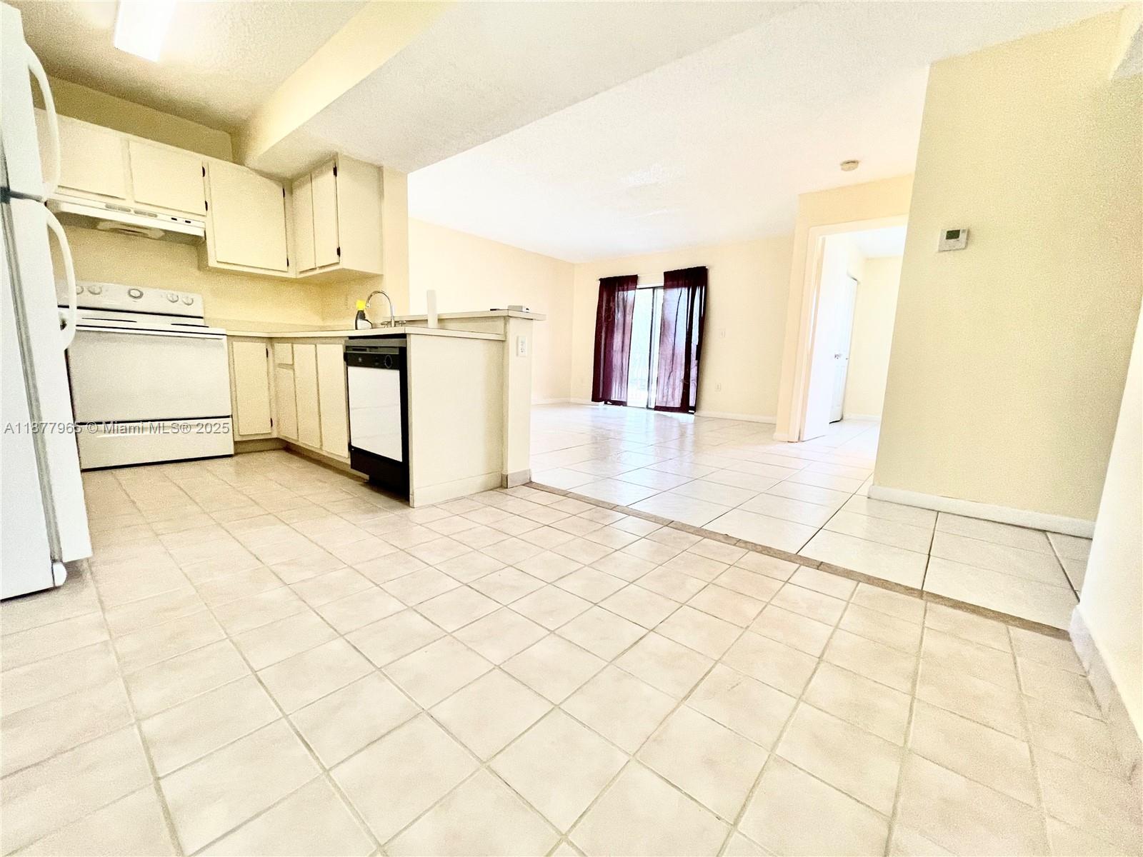 251 W Palm Cir W 206
