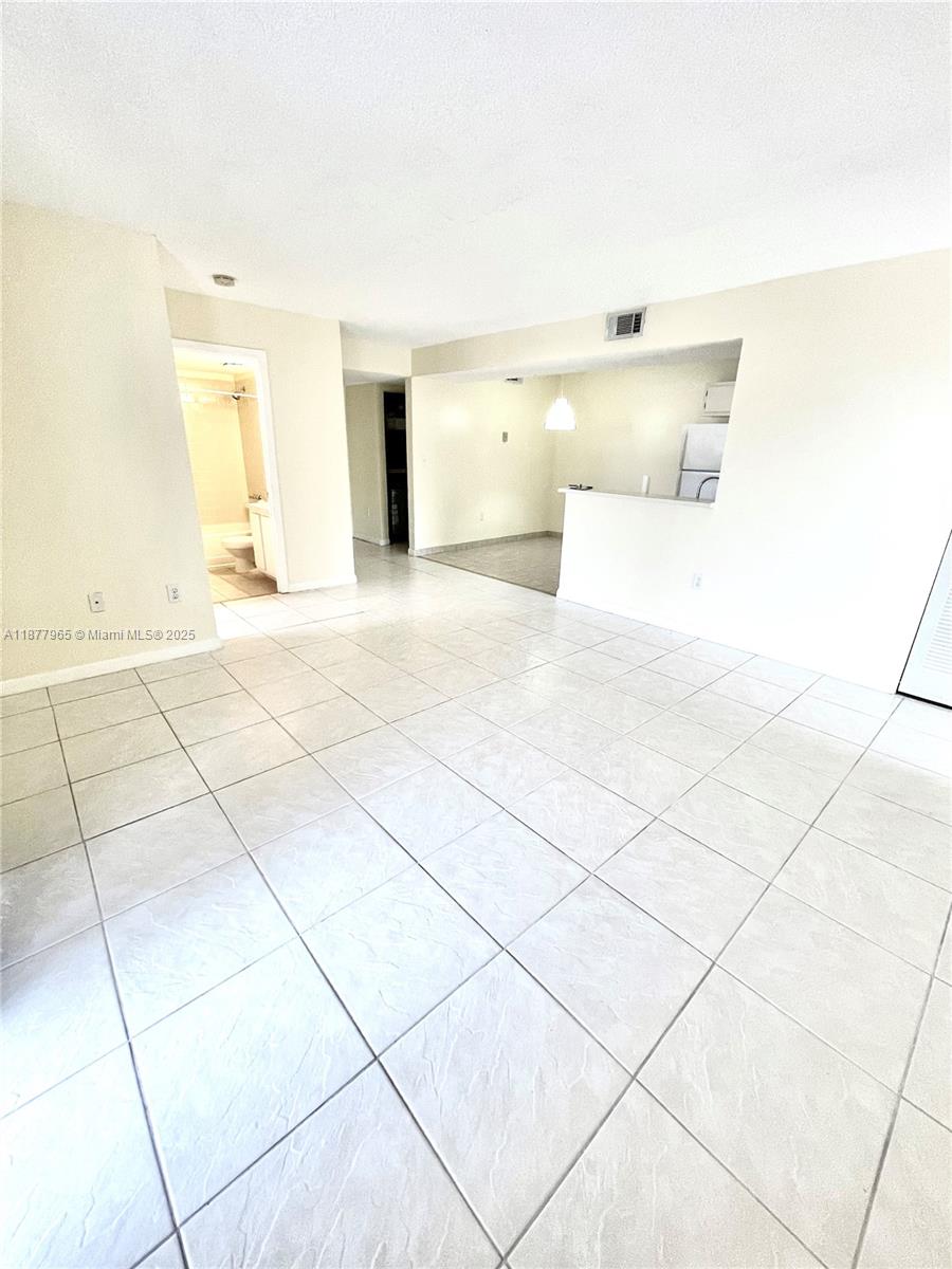 251 W Palm Cir W 206