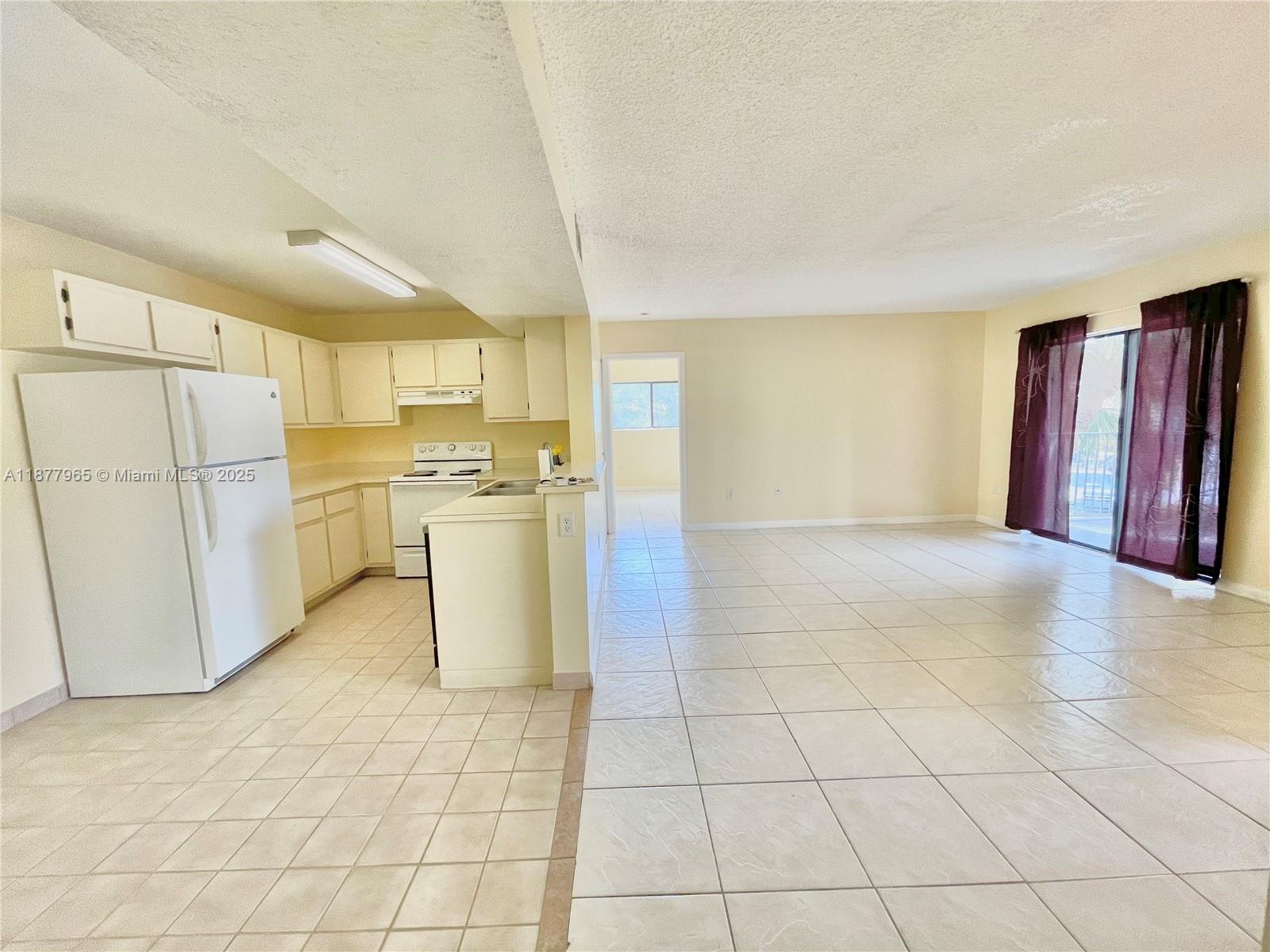 251 W Palm Cir W 206