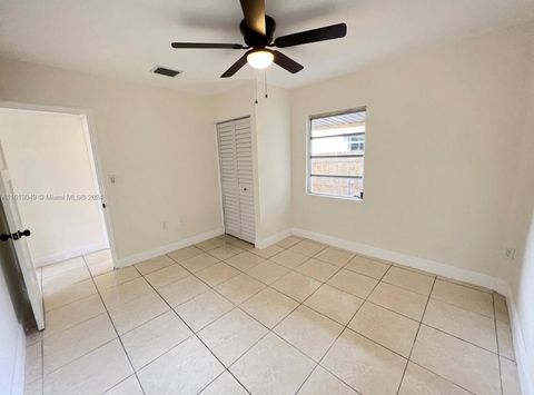 Triplex in Miami FL 3102-3104 10th St 20.jpg