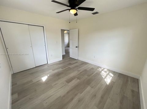 Triplex in Miami FL 3102-3104 10th St 14.jpg