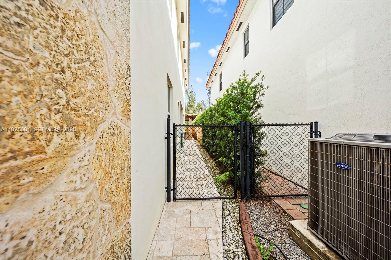 VINTAGE ESTATES - Residential