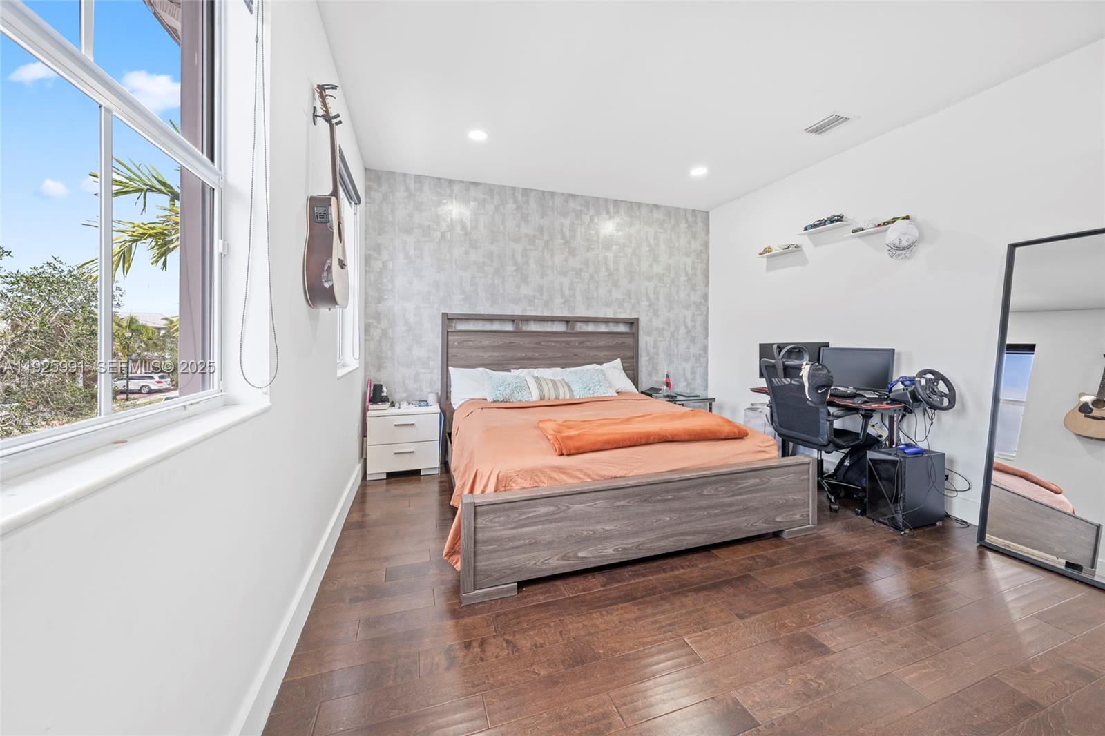 VINTAGE ESTATES - Residential