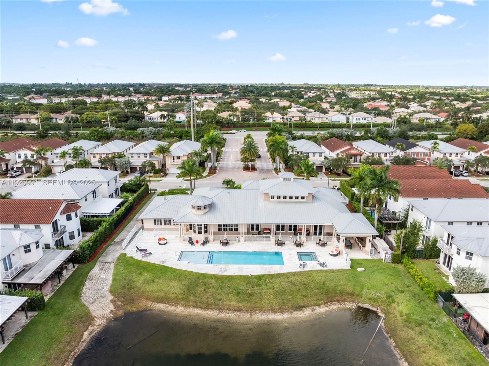 VINTAGE ESTATES - Residential