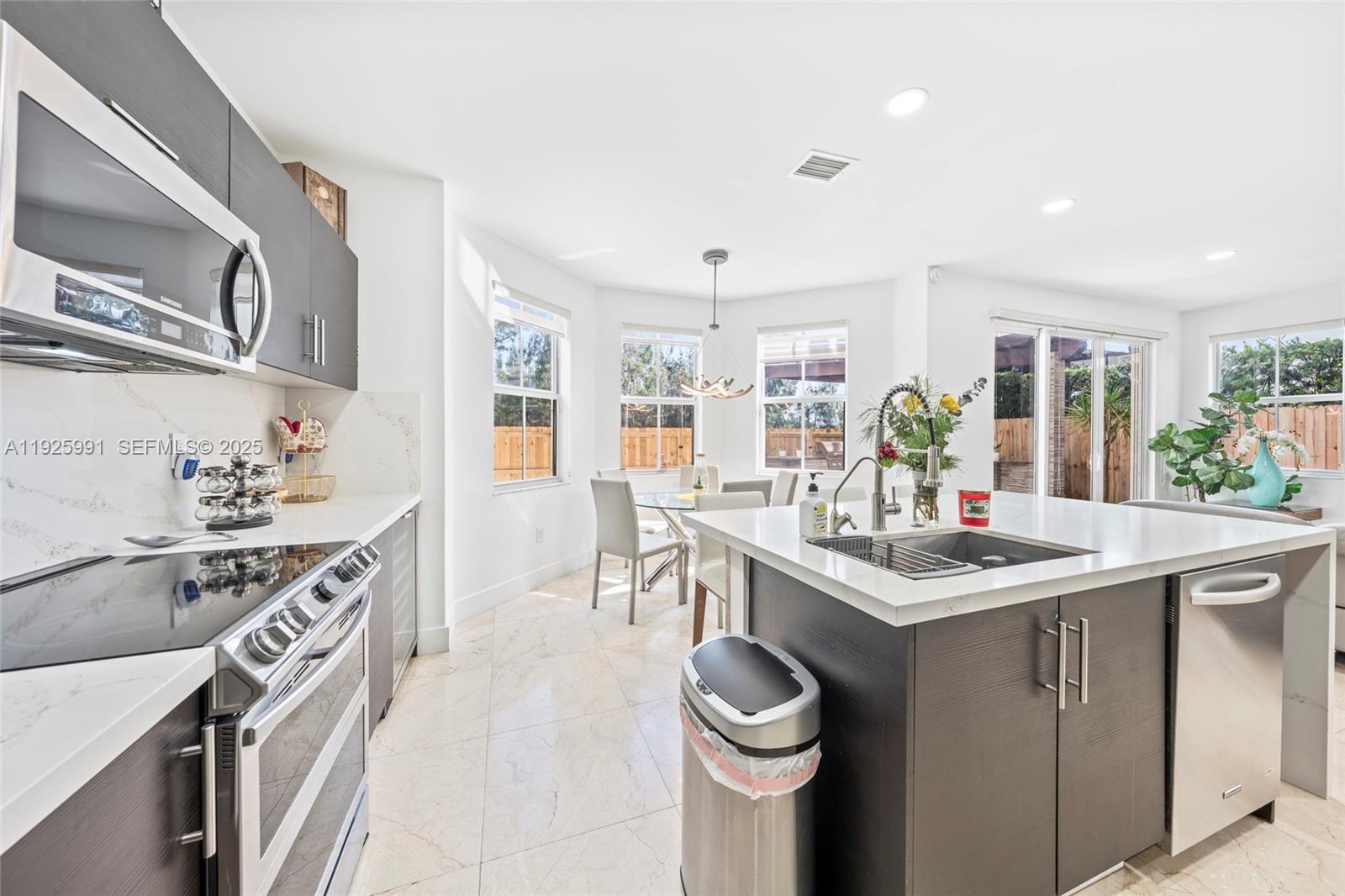 VINTAGE ESTATES - Residential