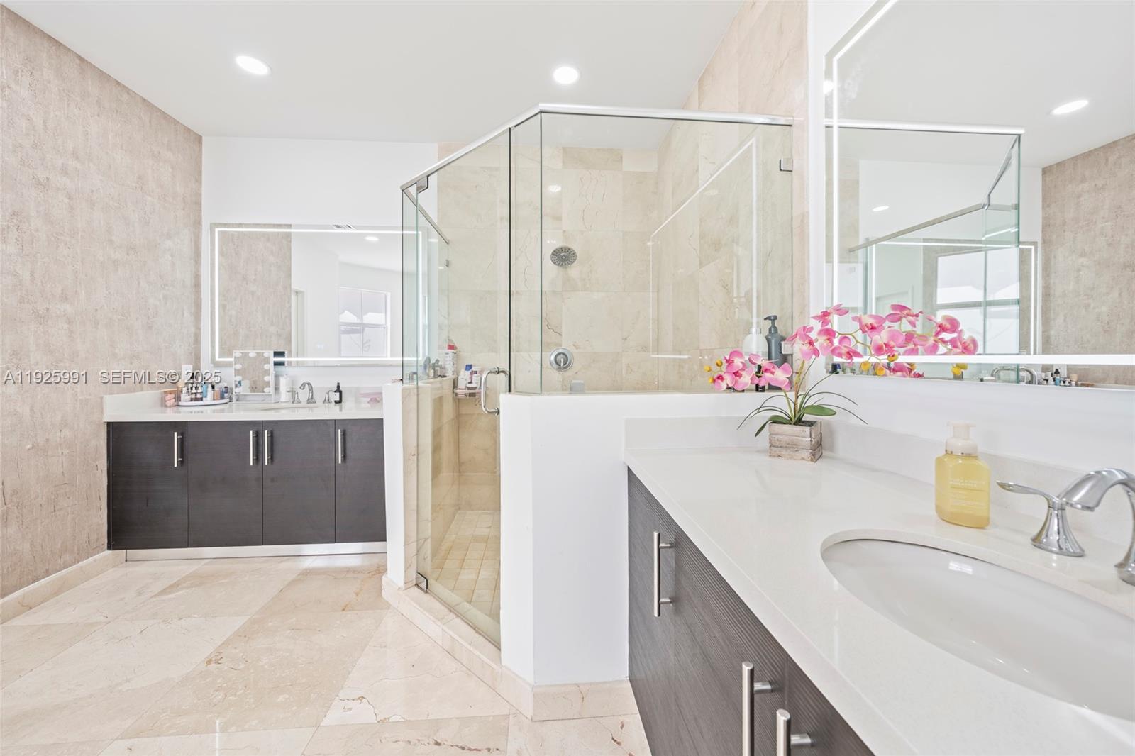 VINTAGE ESTATES - Residential