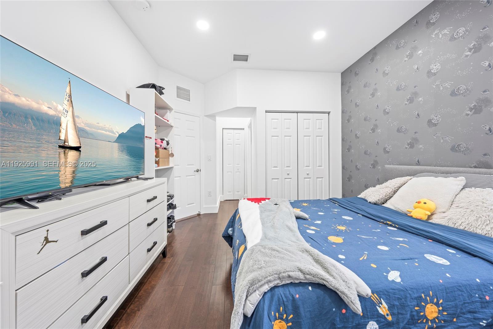 VINTAGE ESTATES - Residential