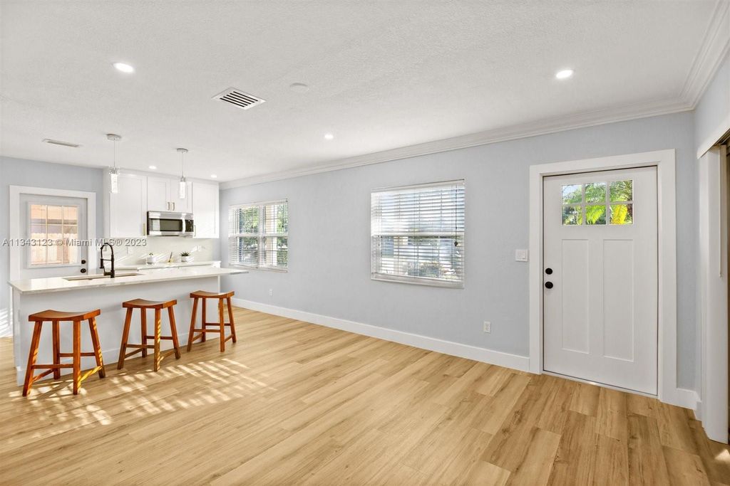 Photo of 404 S Caloosahatchee Ave, Jupiter, FL 33458 (MLS # A11343123)