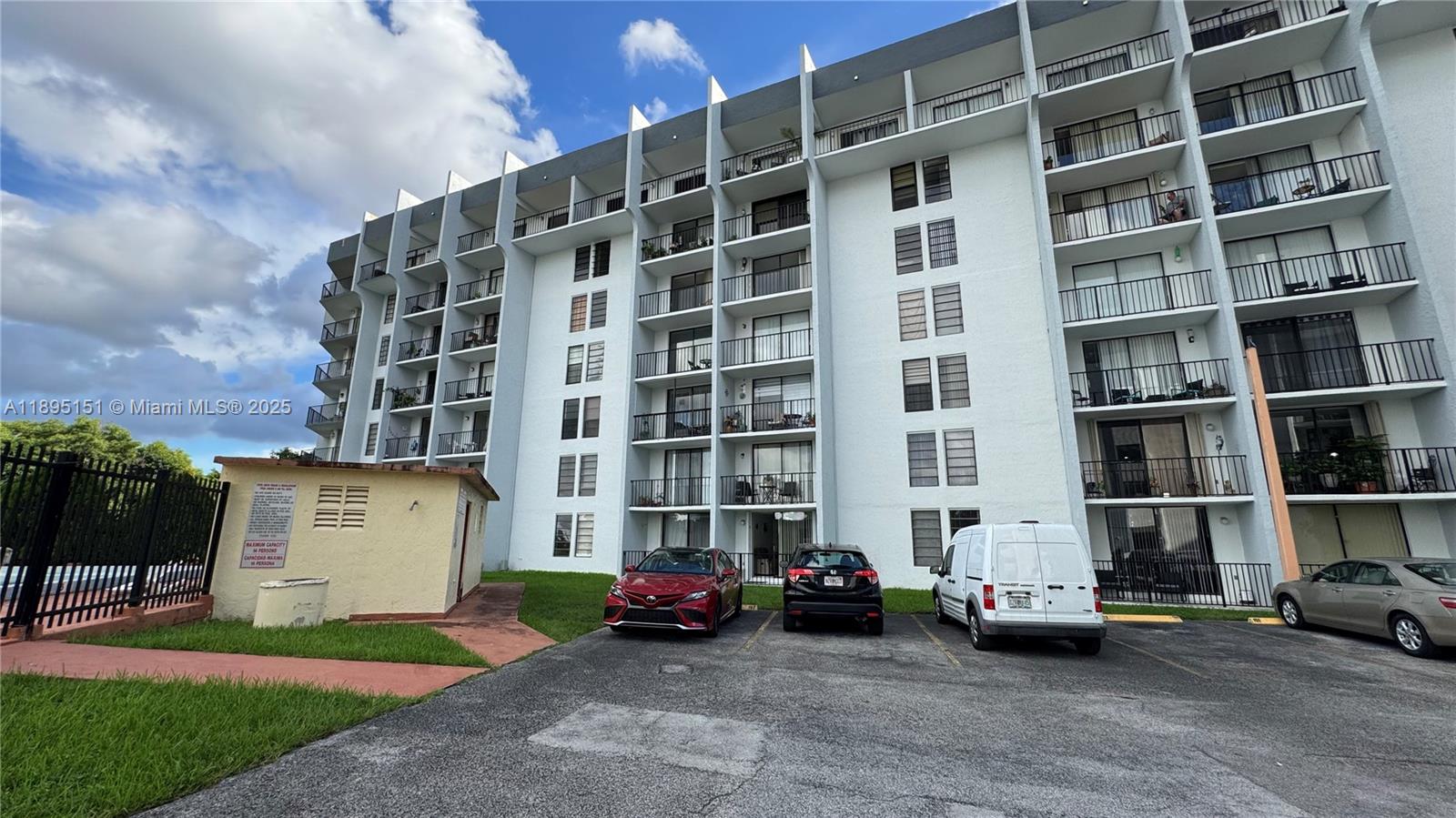 GOLFVIEW CL FONTAINBL PK - Residential Lease