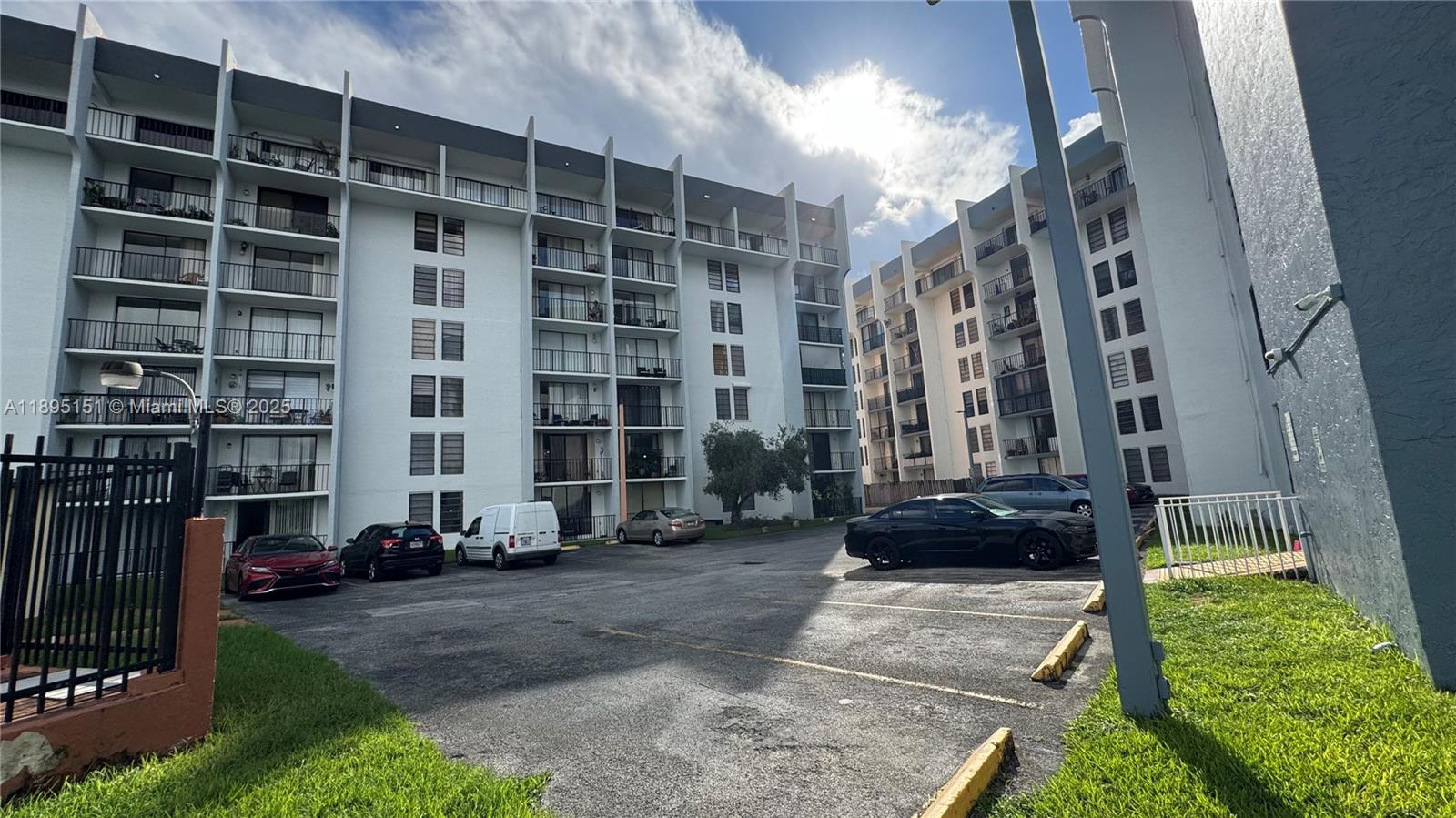 GOLFVIEW CL FONTAINBL PK - Residential Lease