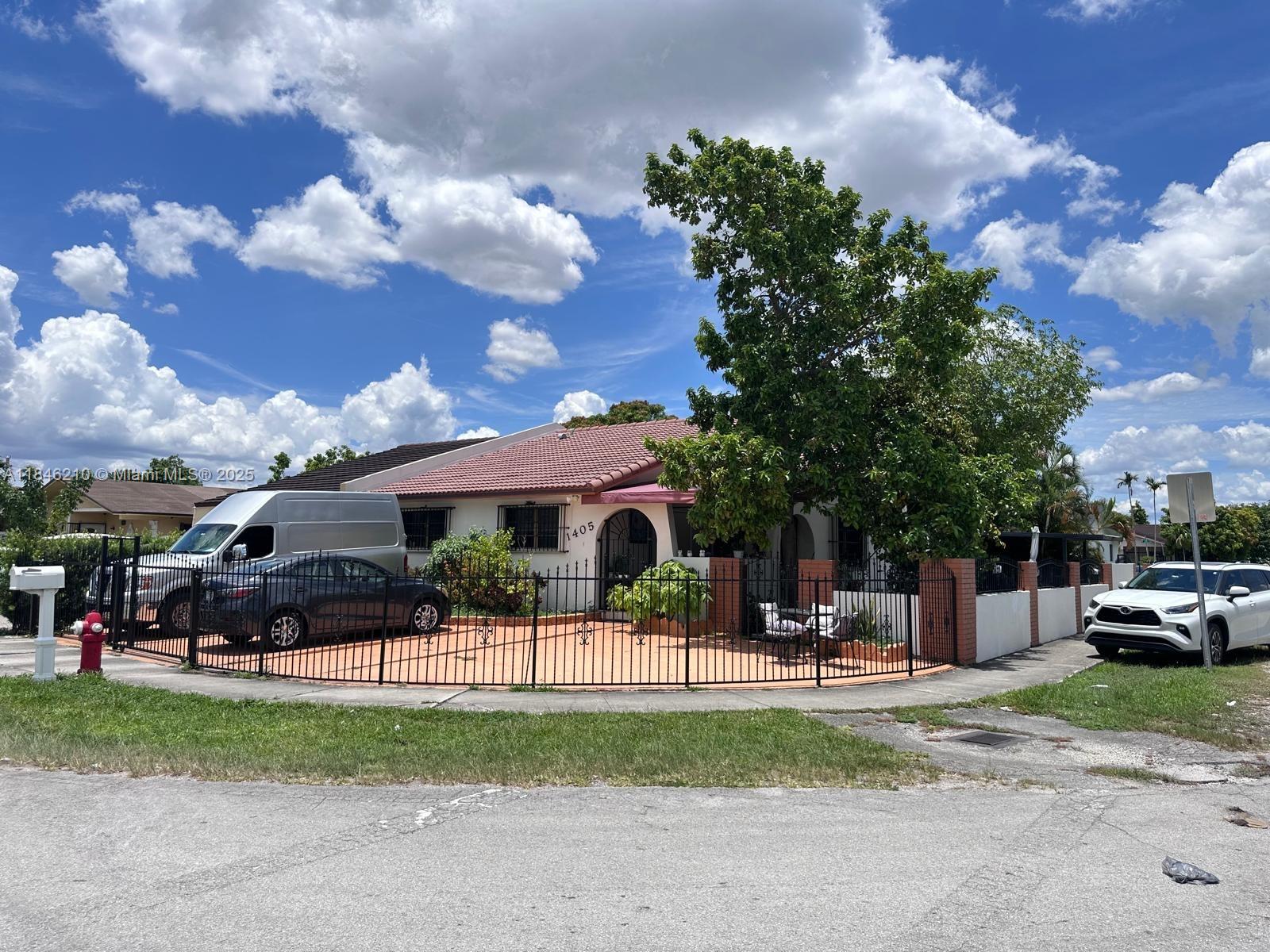SPACIOUS AND WELL MAINTAINED CORNER HOME WITH PLENTY OF PARKING SPACE. THIS HOME FEATURES PLENTY OF ROOM INSIDE AND OUTSIDE. CENTRALLY LOCATED CLOSE TO WESTLAND MALL, MANY RESTAURANTS, SCHOOLS, HOSPITAL AND EASY ACCESS TO THE PALMETTO EXPRESSWAY. CALL AGENT TODAY TO SCHEDULE YOUR VIEWING APPOINMENT.