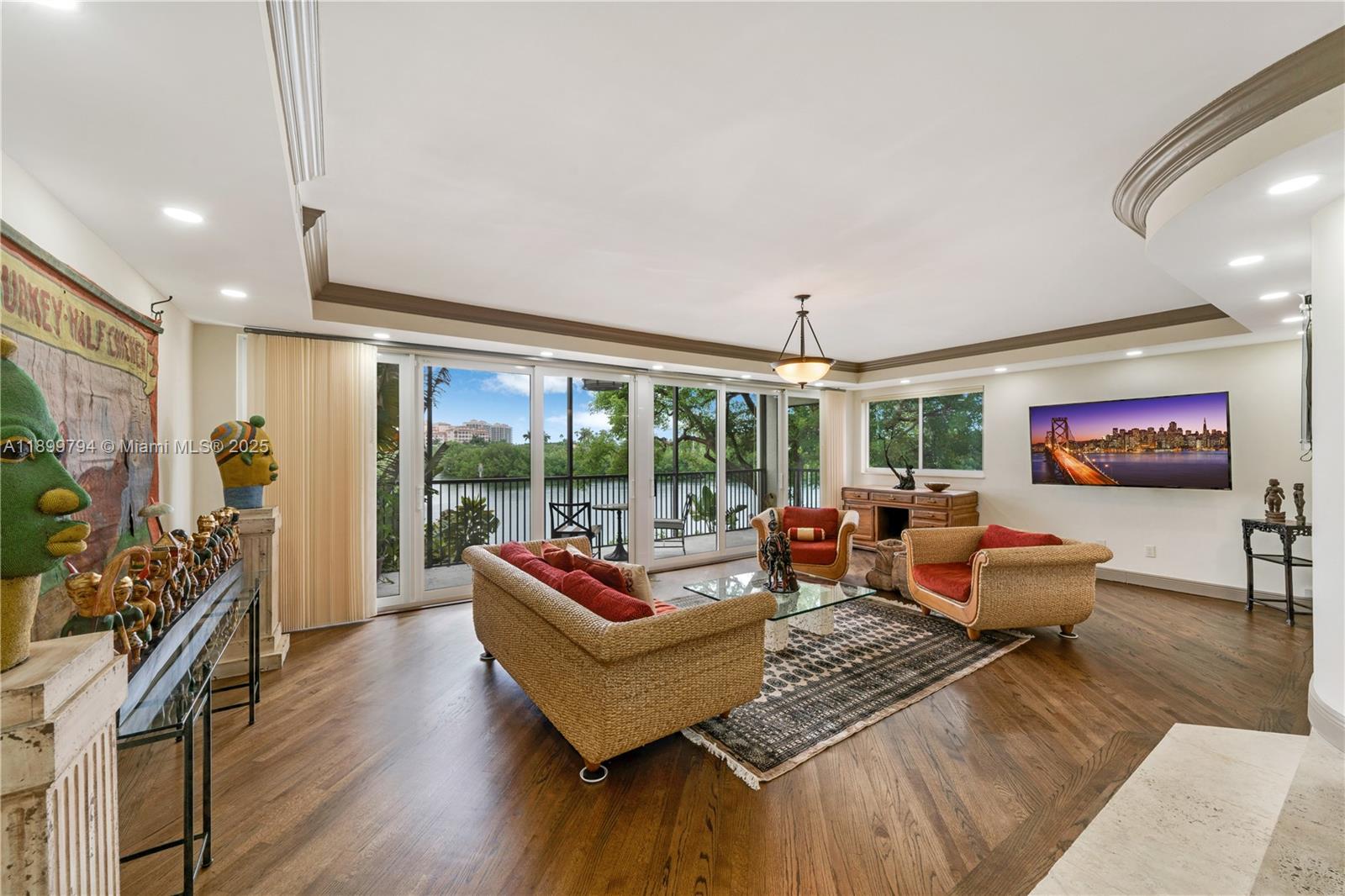 ROYAL HARBOUR YACHT CLUB - Residential