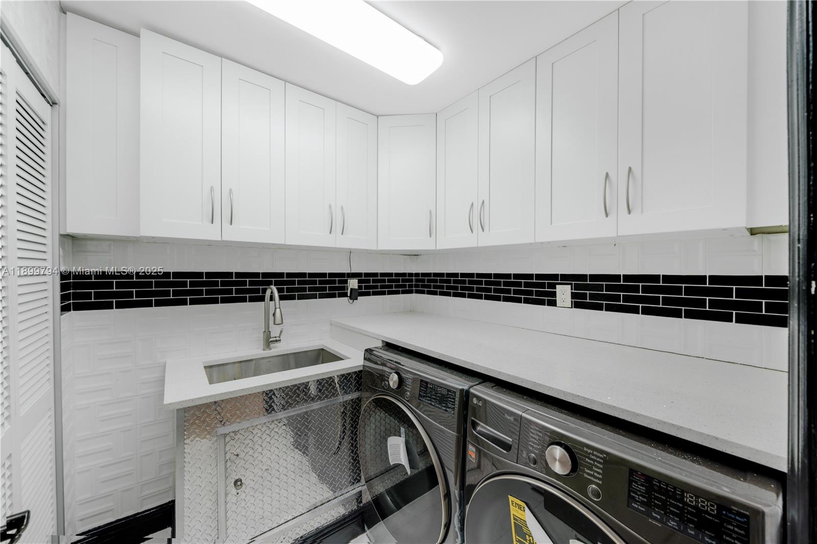 ROYAL HARBOUR YACHT CLUB - Residential