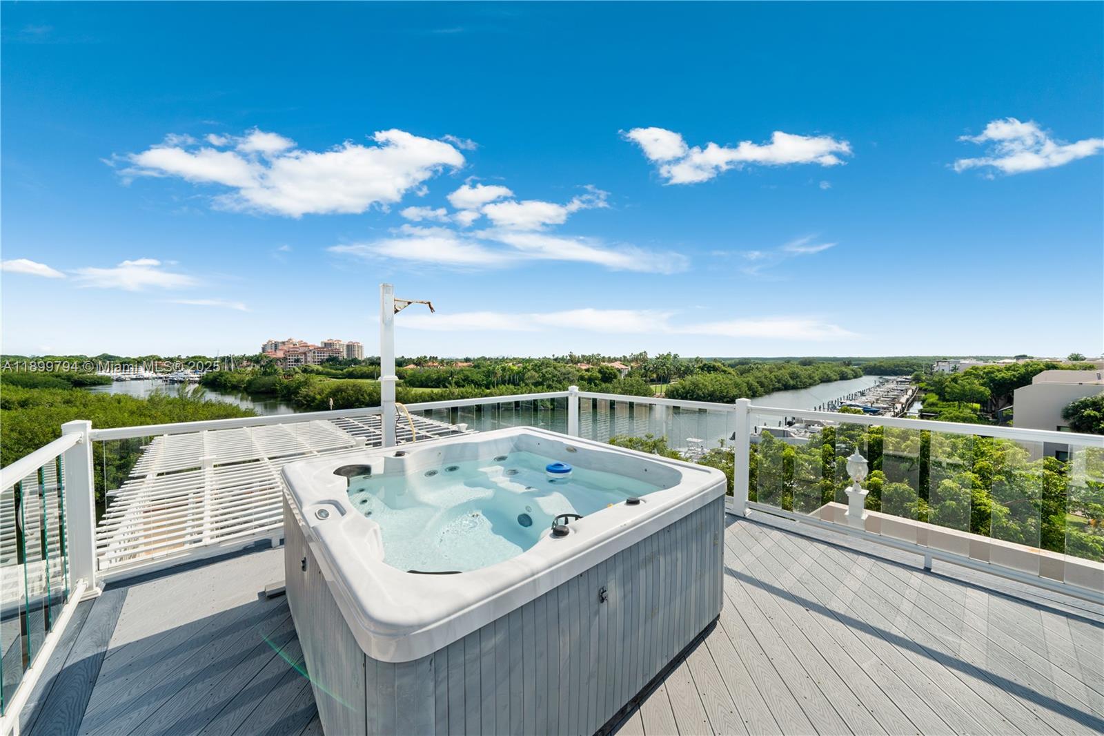 ROYAL HARBOUR YACHT CLUB - Residential