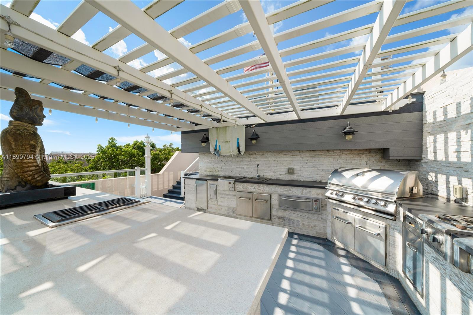 ROYAL HARBOUR YACHT CLUB - Residential