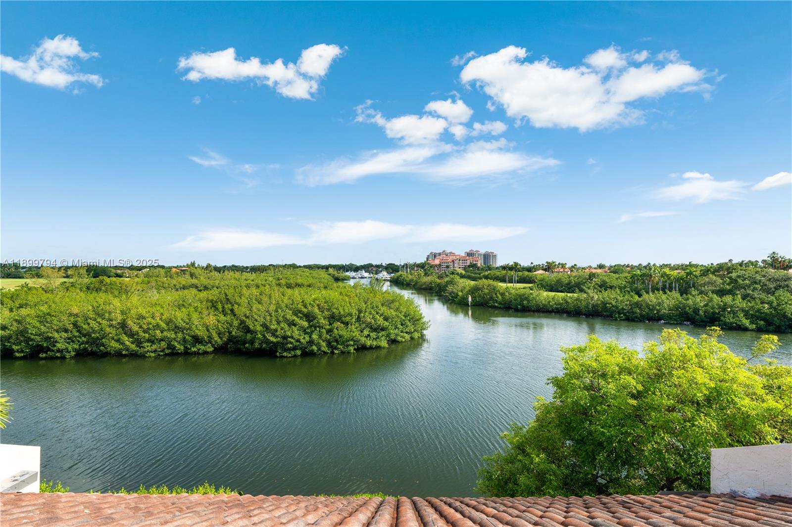 ROYAL HARBOUR YACHT CLUB - Residential