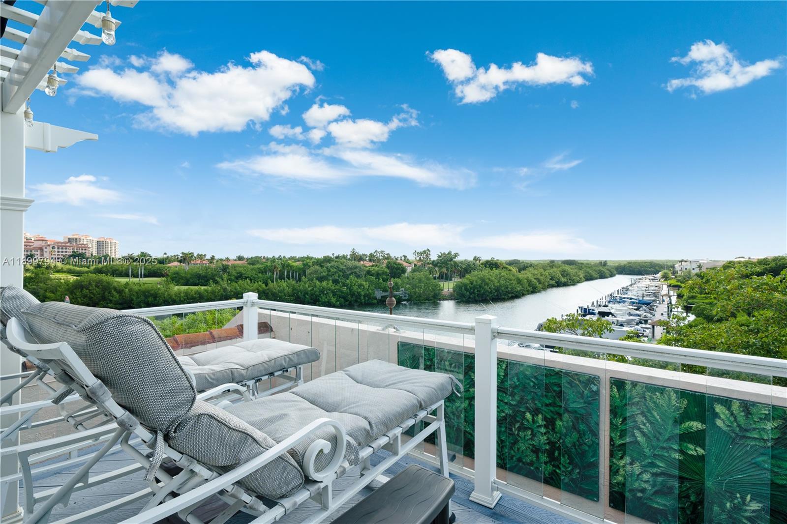 ROYAL HARBOUR YACHT CLUB - Residential