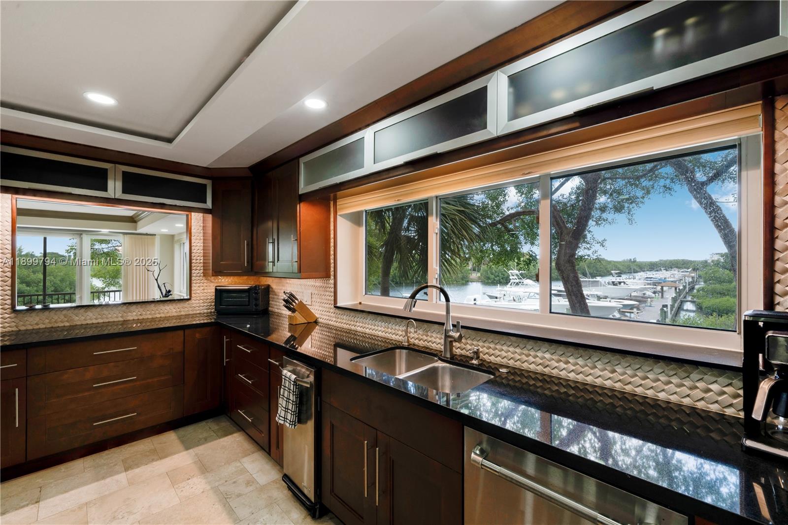 ROYAL HARBOUR YACHT CLUB - Residential