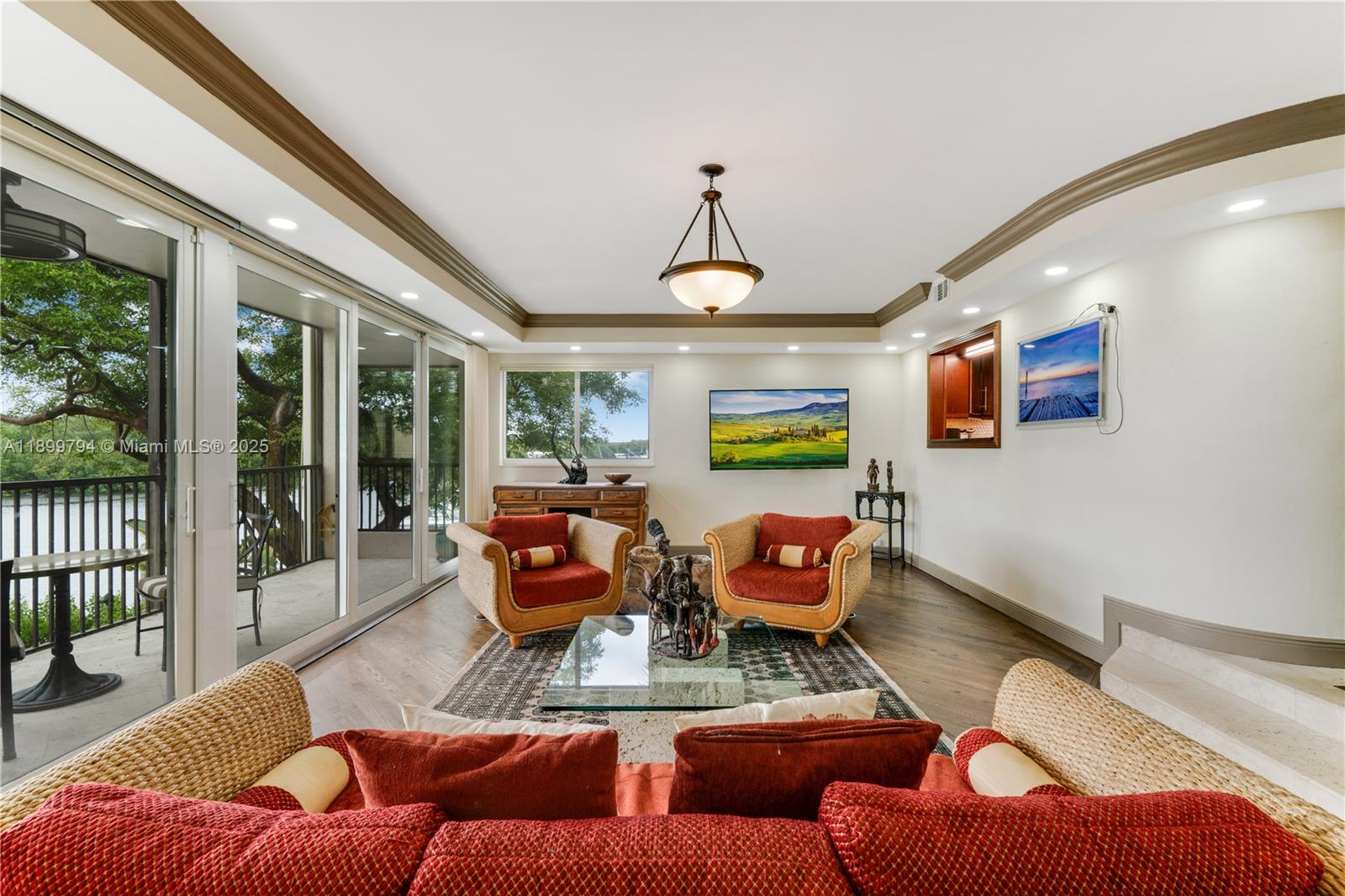 ROYAL HARBOUR YACHT CLUB - Residential