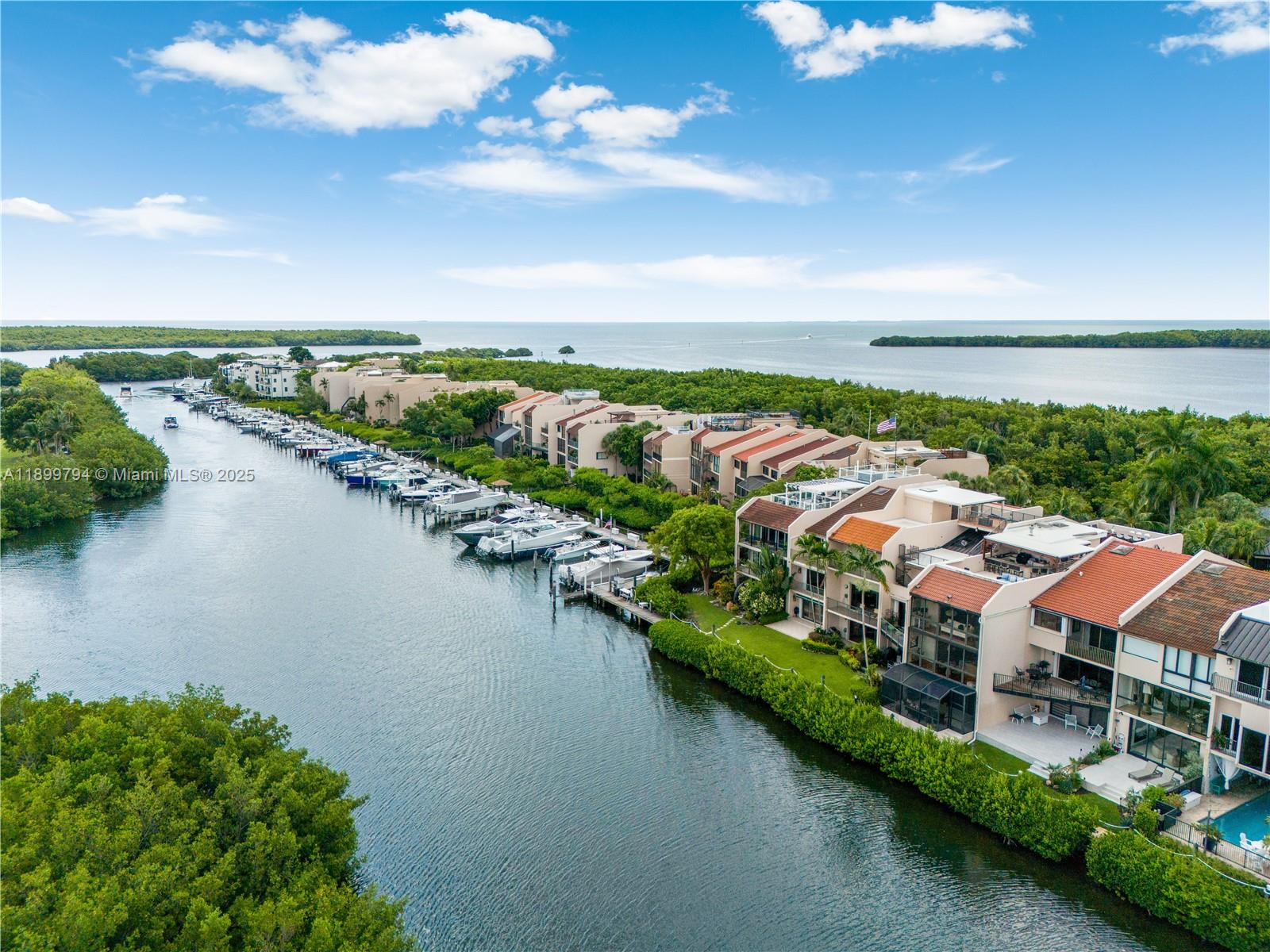 ROYAL HARBOUR YACHT CLUB - Residential