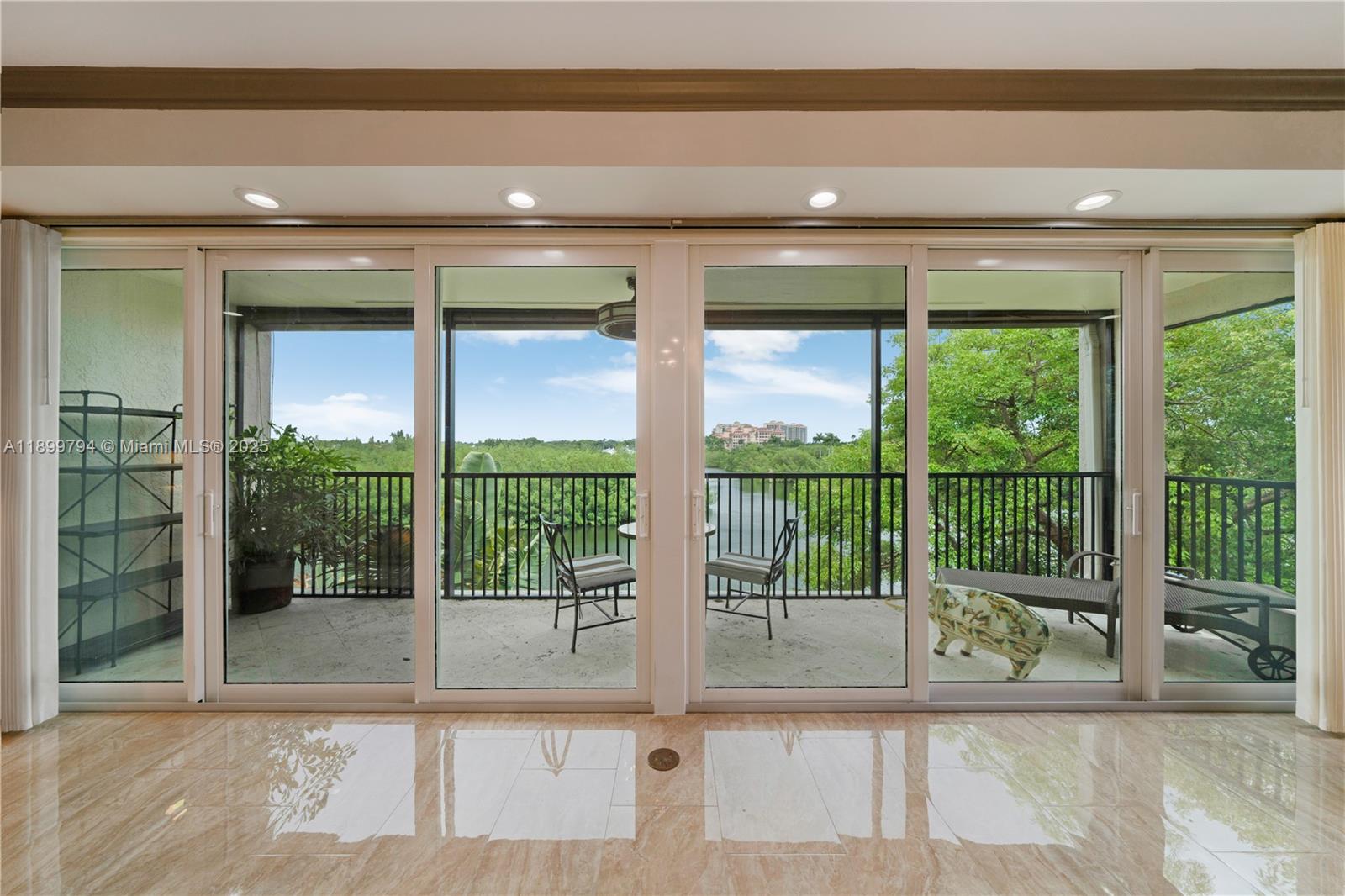 ROYAL HARBOUR YACHT CLUB - Residential