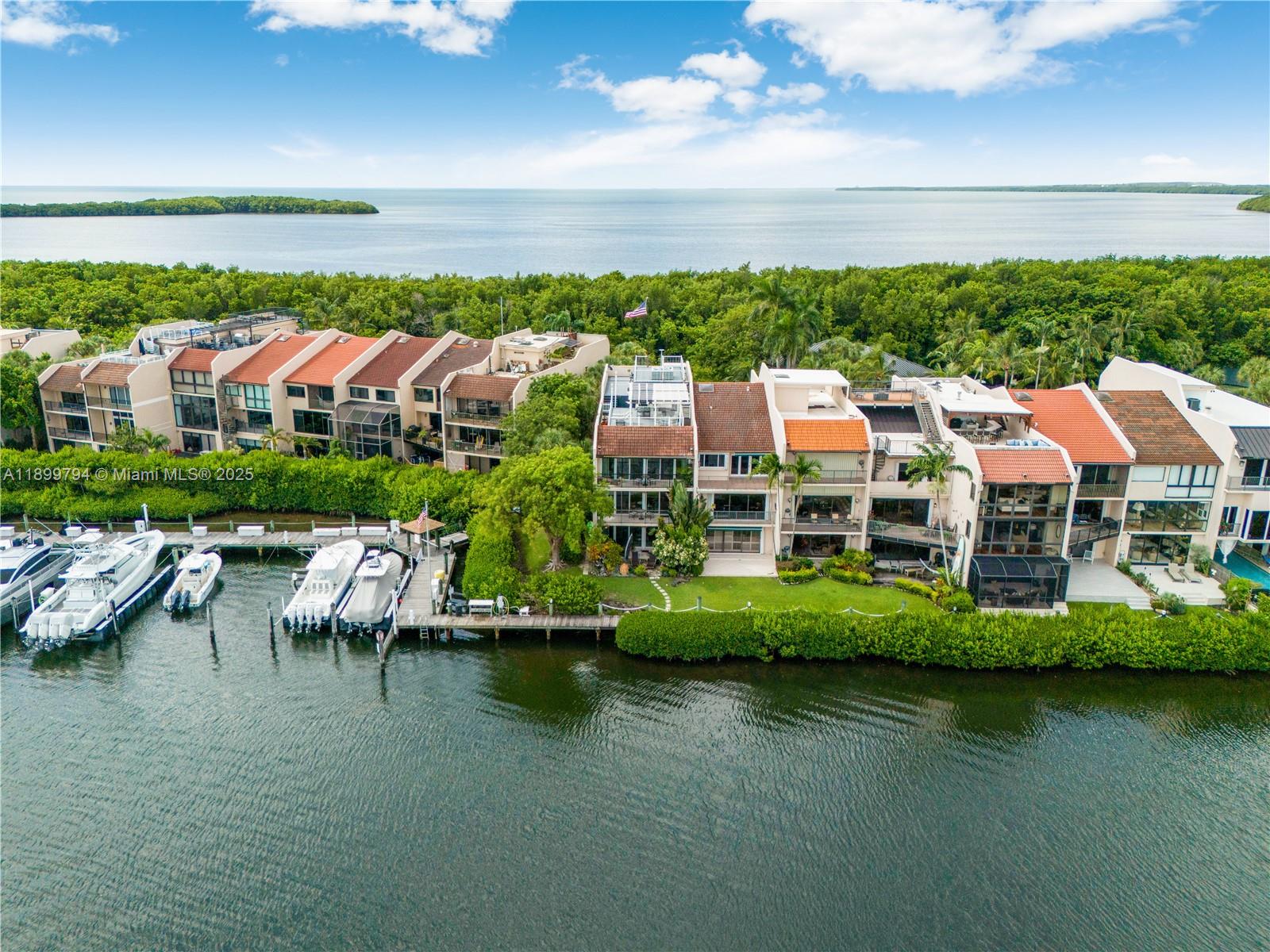 ROYAL HARBOUR YACHT CLUB - Residential