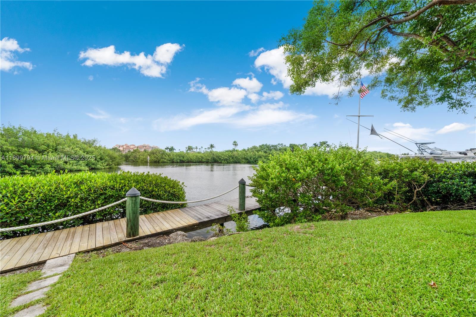 ROYAL HARBOUR YACHT CLUB - Residential