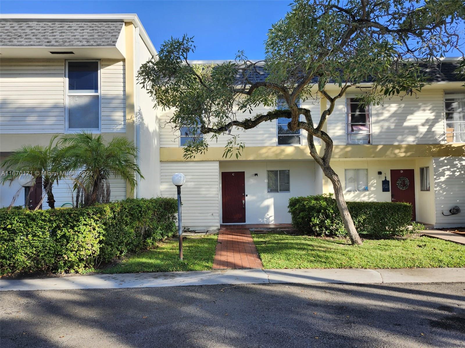 Rental Property at 3321 Raleigh St 3C, Hollywood, Broward County, Florida - Bedrooms: 3 
Bathrooms: 3  - $2,950 MO.