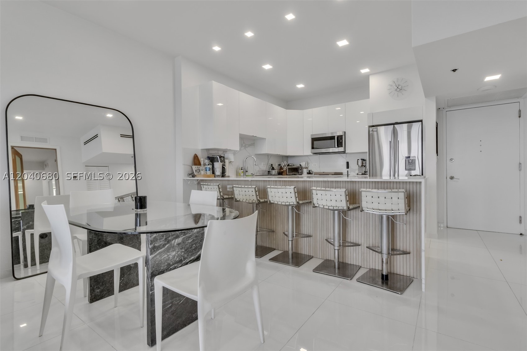 5701 Collins Ave PH08