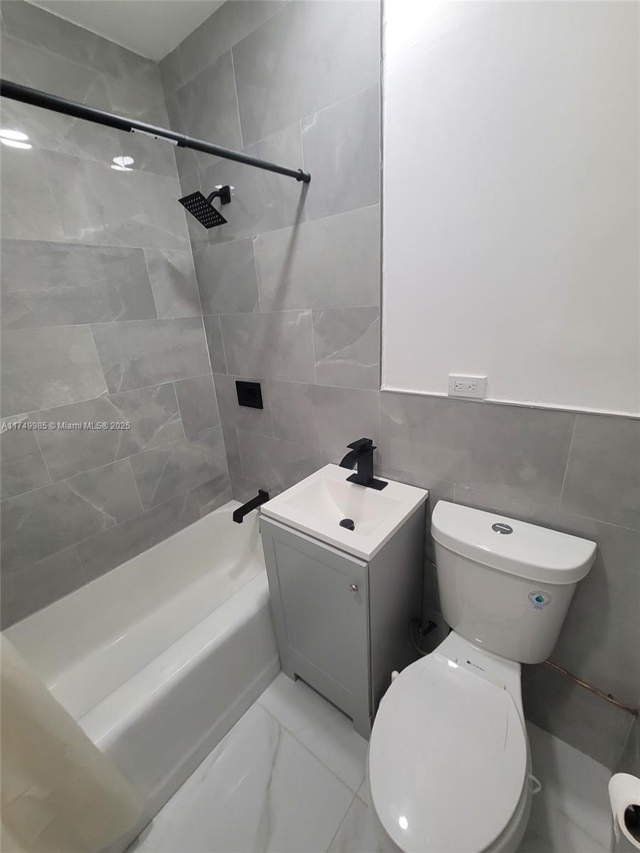 LINCOLN PARK SIXTH ADD - Residential Lease