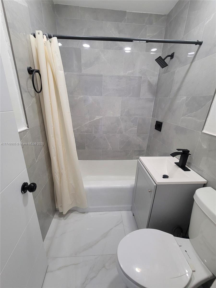 LINCOLN PARK SIXTH ADD - Residential Lease