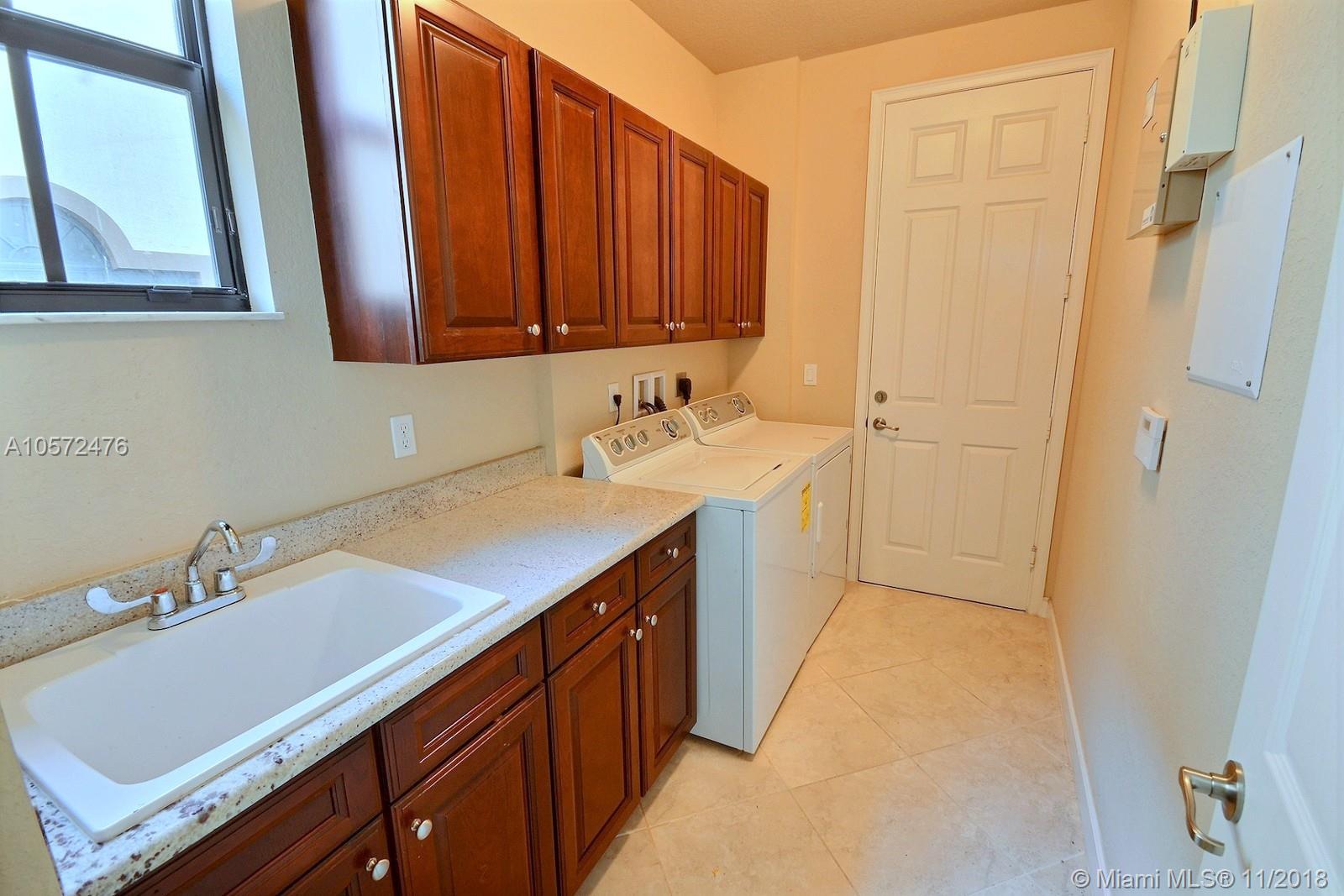 ESTADA AT MONTERRA - Residential Lease