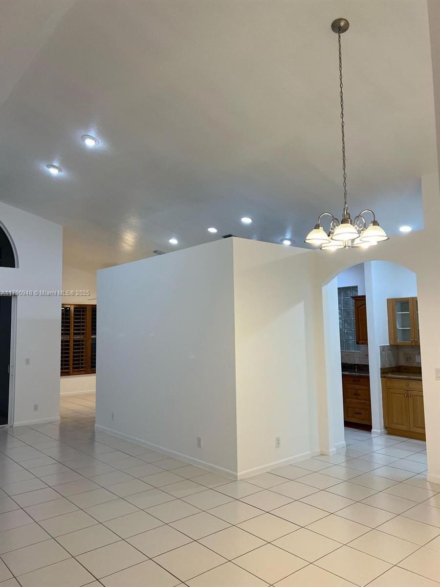 TWIN LAKES - Residential