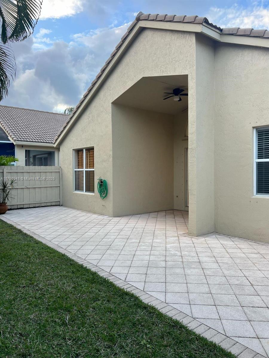 TWIN LAKES - Residential