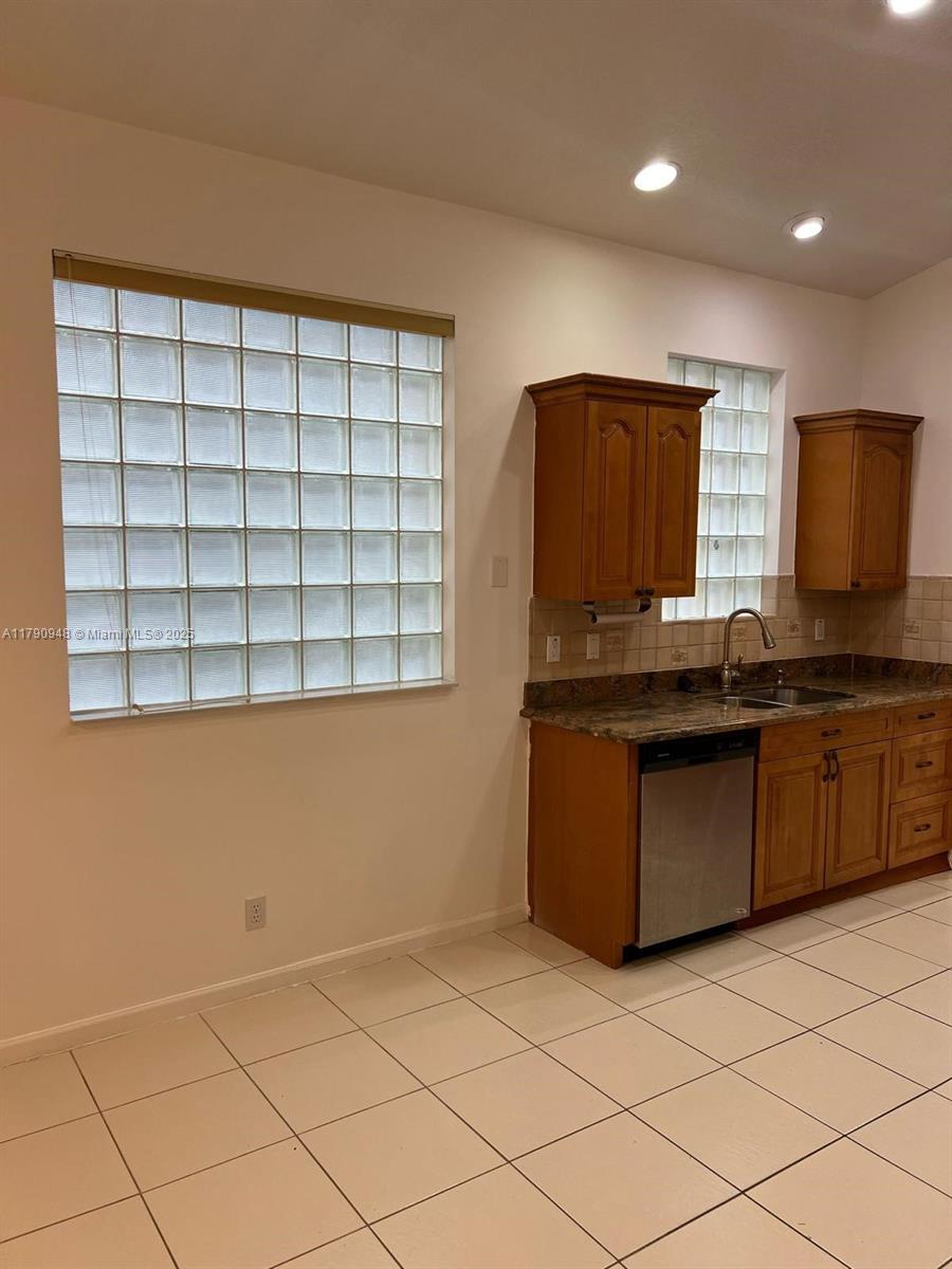 TWIN LAKES - Residential
