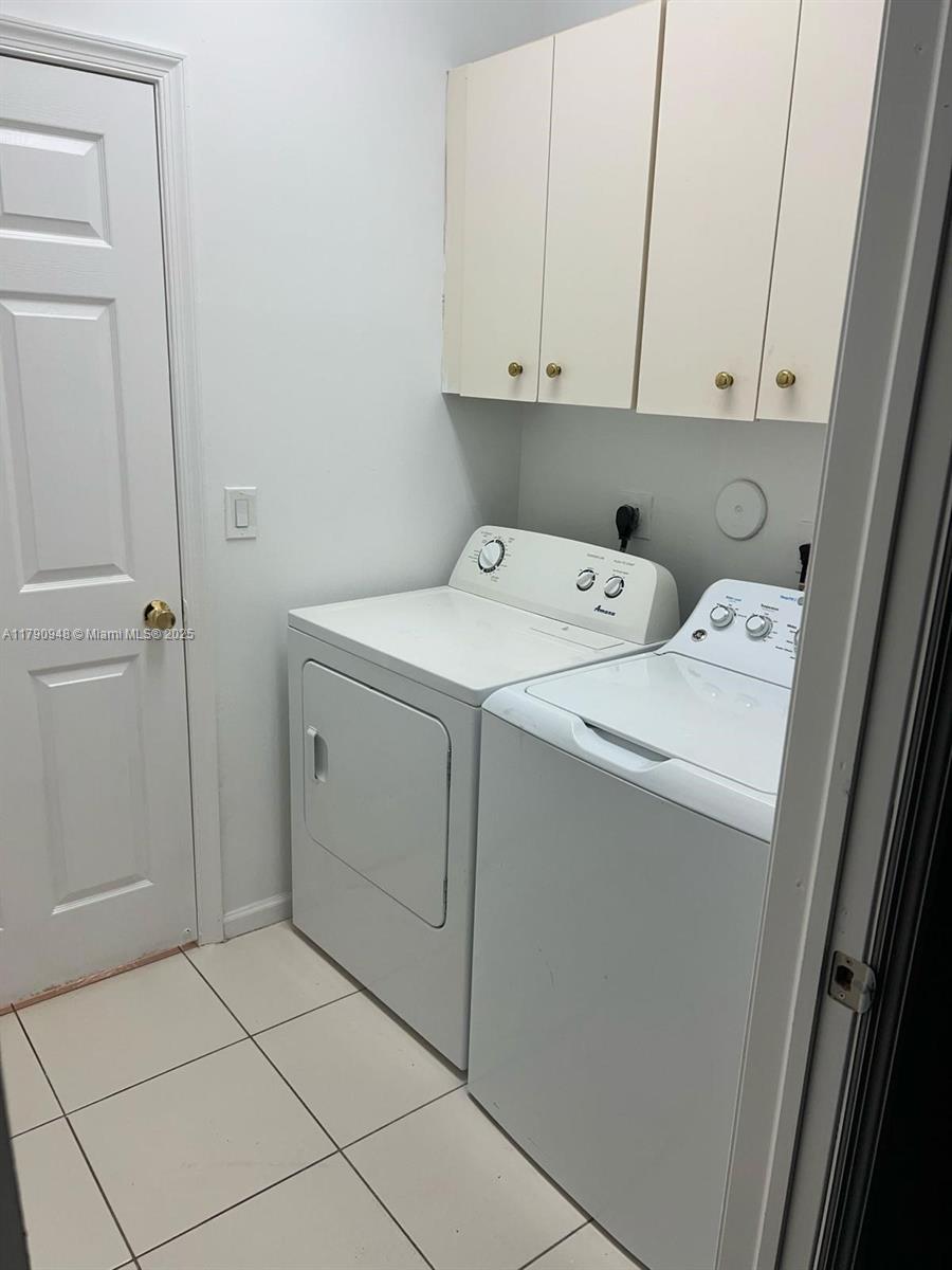TWIN LAKES - Residential