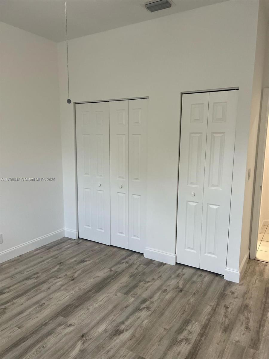 TWIN LAKES - Residential