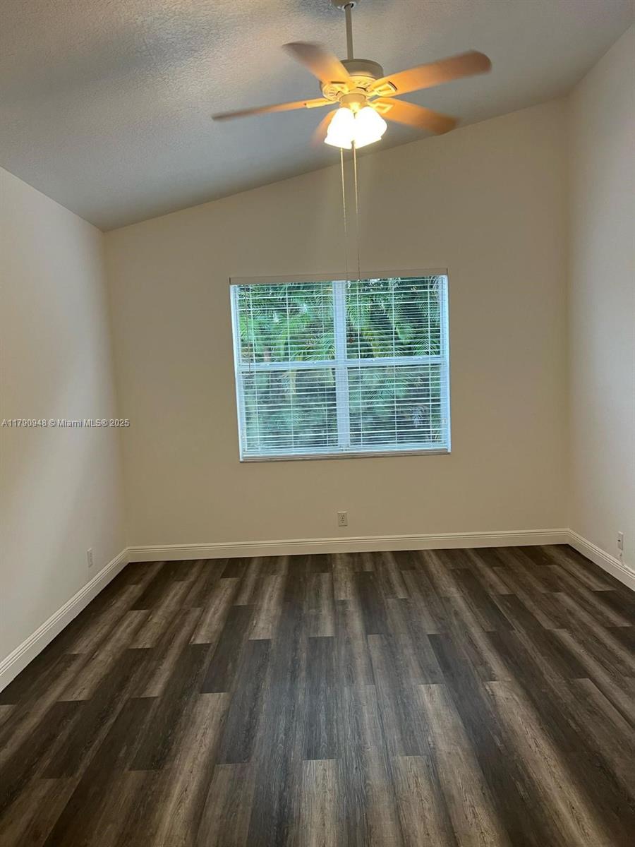 TWIN LAKES - Residential