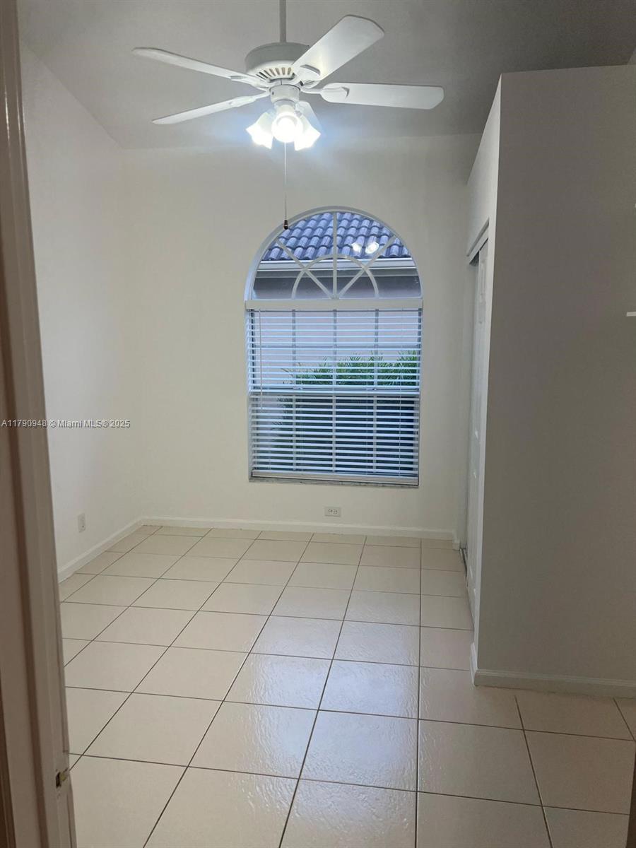 TWIN LAKES - Residential