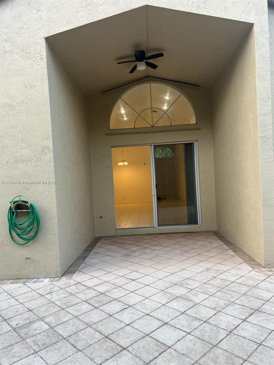 TWIN LAKES - Residential
