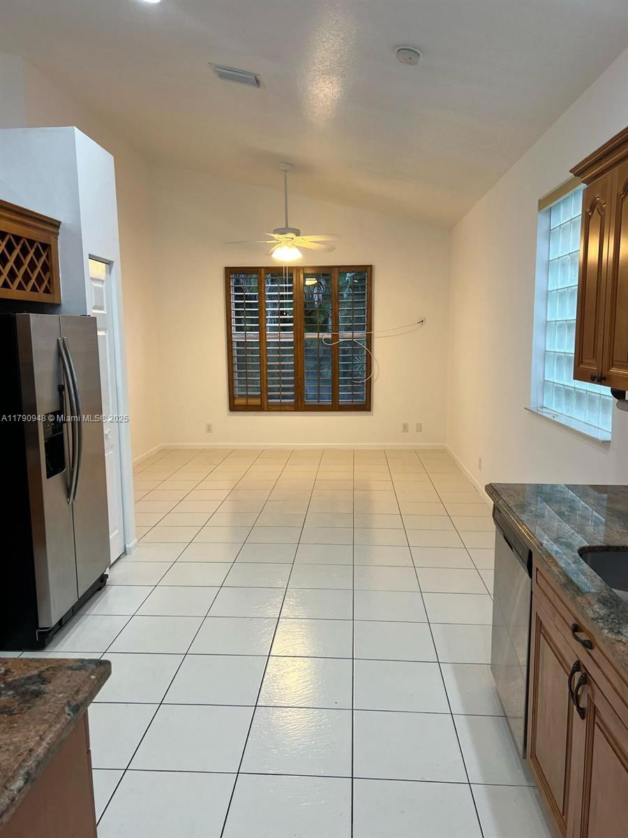 TWIN LAKES - Residential