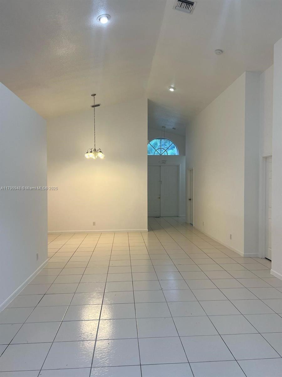 TWIN LAKES - Residential