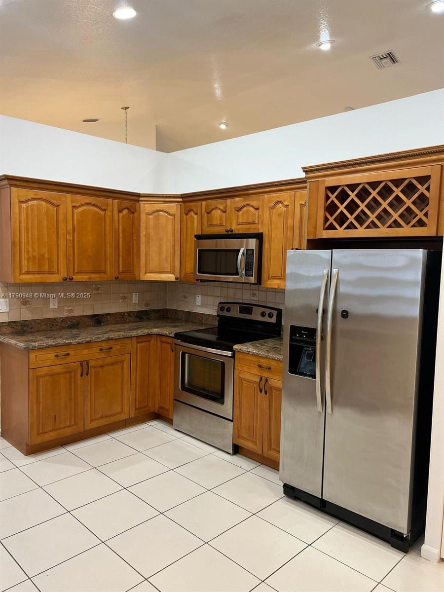 TWIN LAKES - Residential