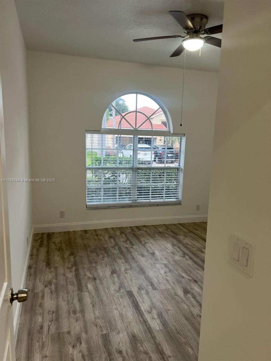 TWIN LAKES - Residential