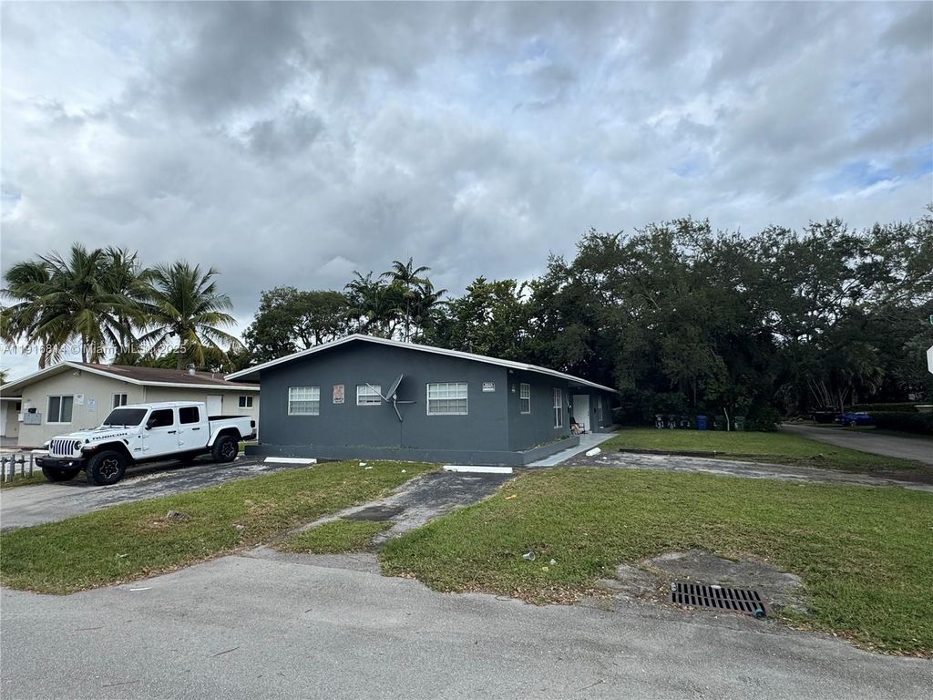 Photo of 353 SW 19th Ave, Fort Lauderdale, FL 33312 (MLS # A11916814)