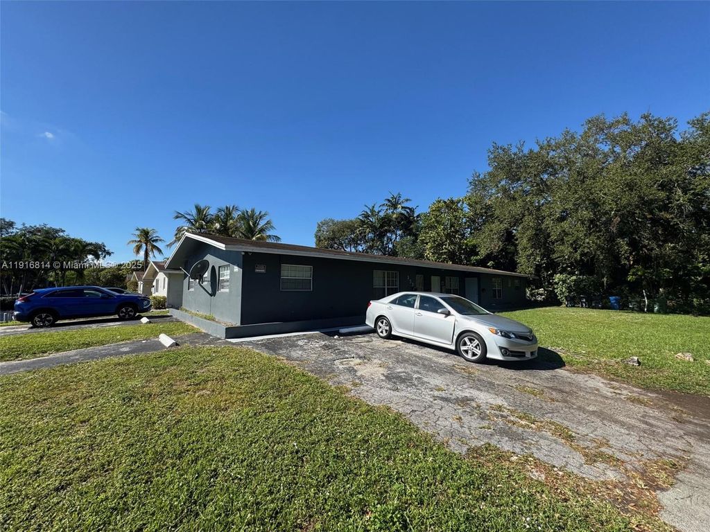 Photo of 353 SW 19th Ave, Fort Lauderdale, FL 33312 (MLS # A11916814)