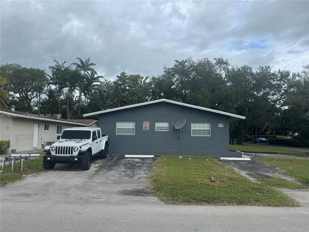 Photo of 353 SW 19th Ave, Fort Lauderdale, FL 33312 (MLS # A11916814)