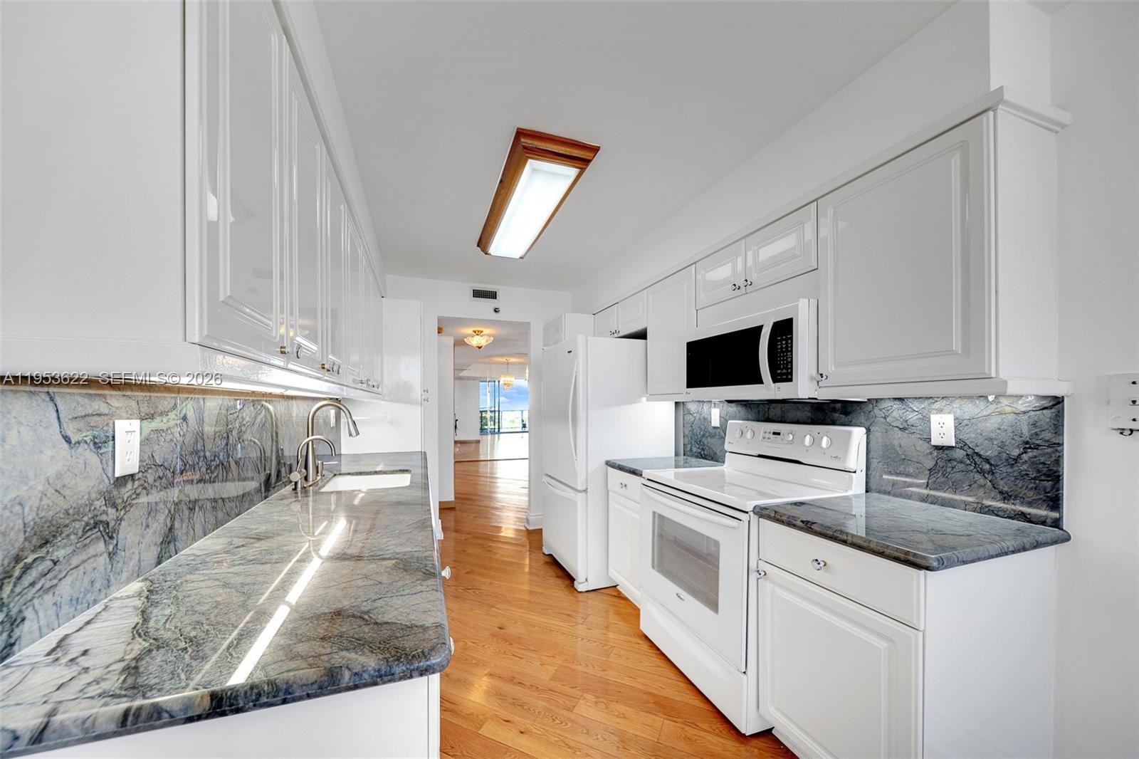 HARBOR TWS AT THE WATERWA - Residential