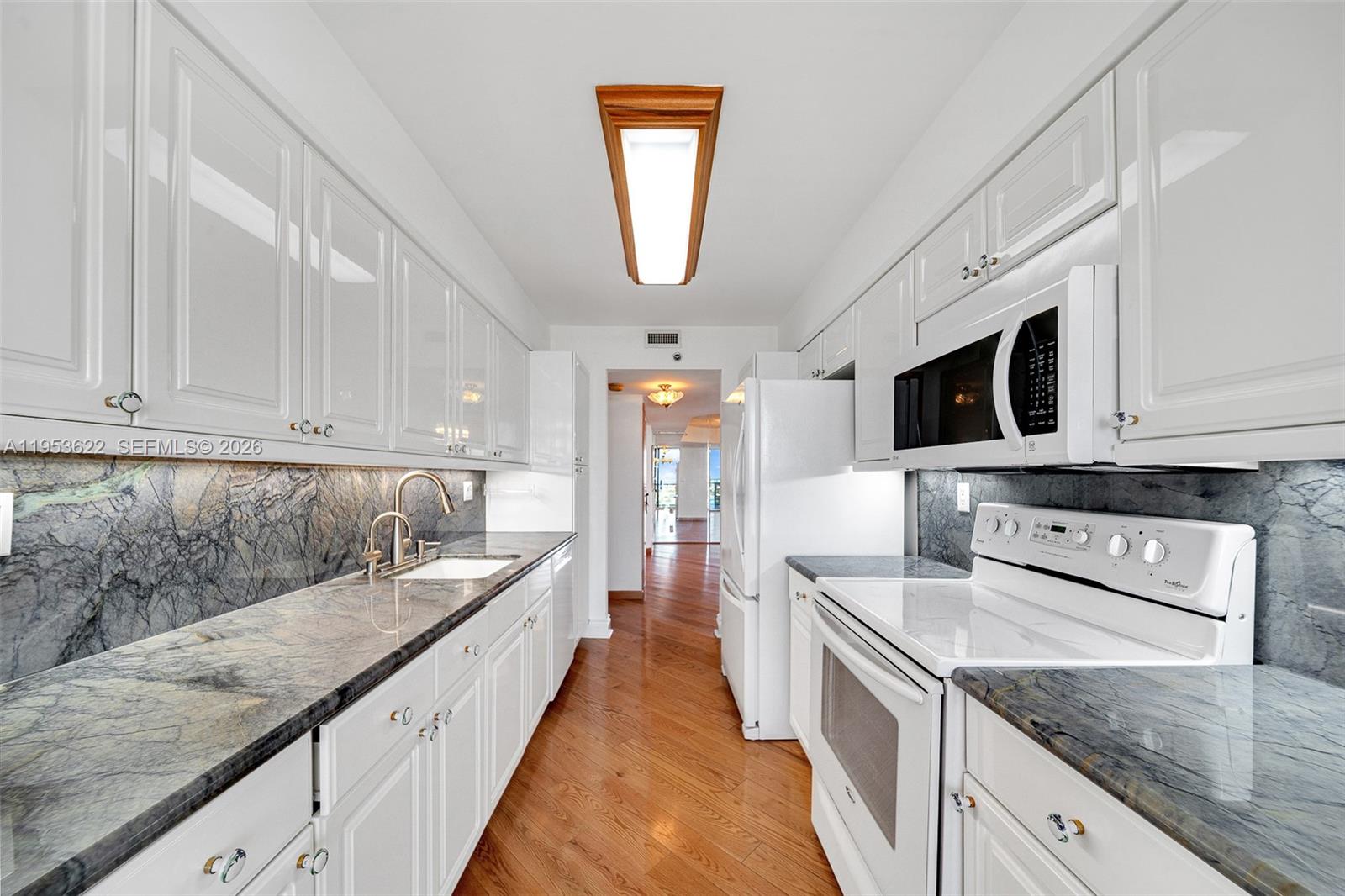 HARBOR TWS AT THE WATERWA - Residential