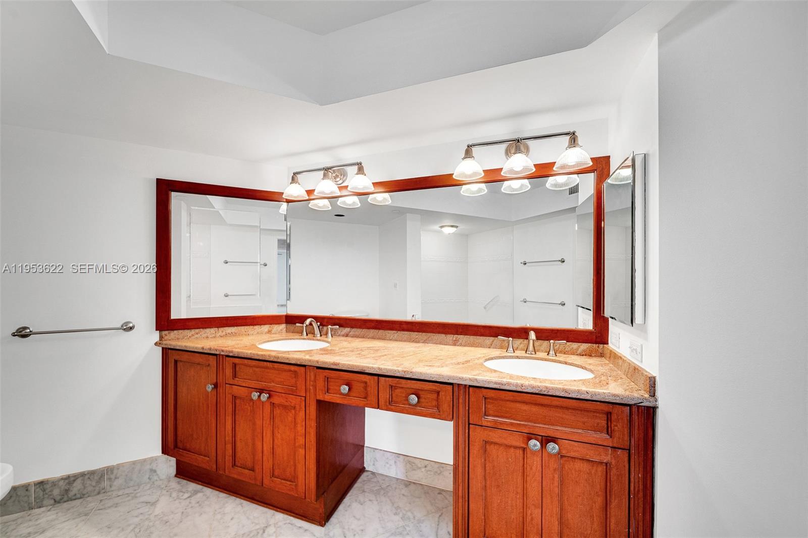 HARBOR TWS AT THE WATERWA - Residential